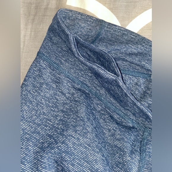 Under Armour StudioLux Capri Leggings - Picture 6 of 9